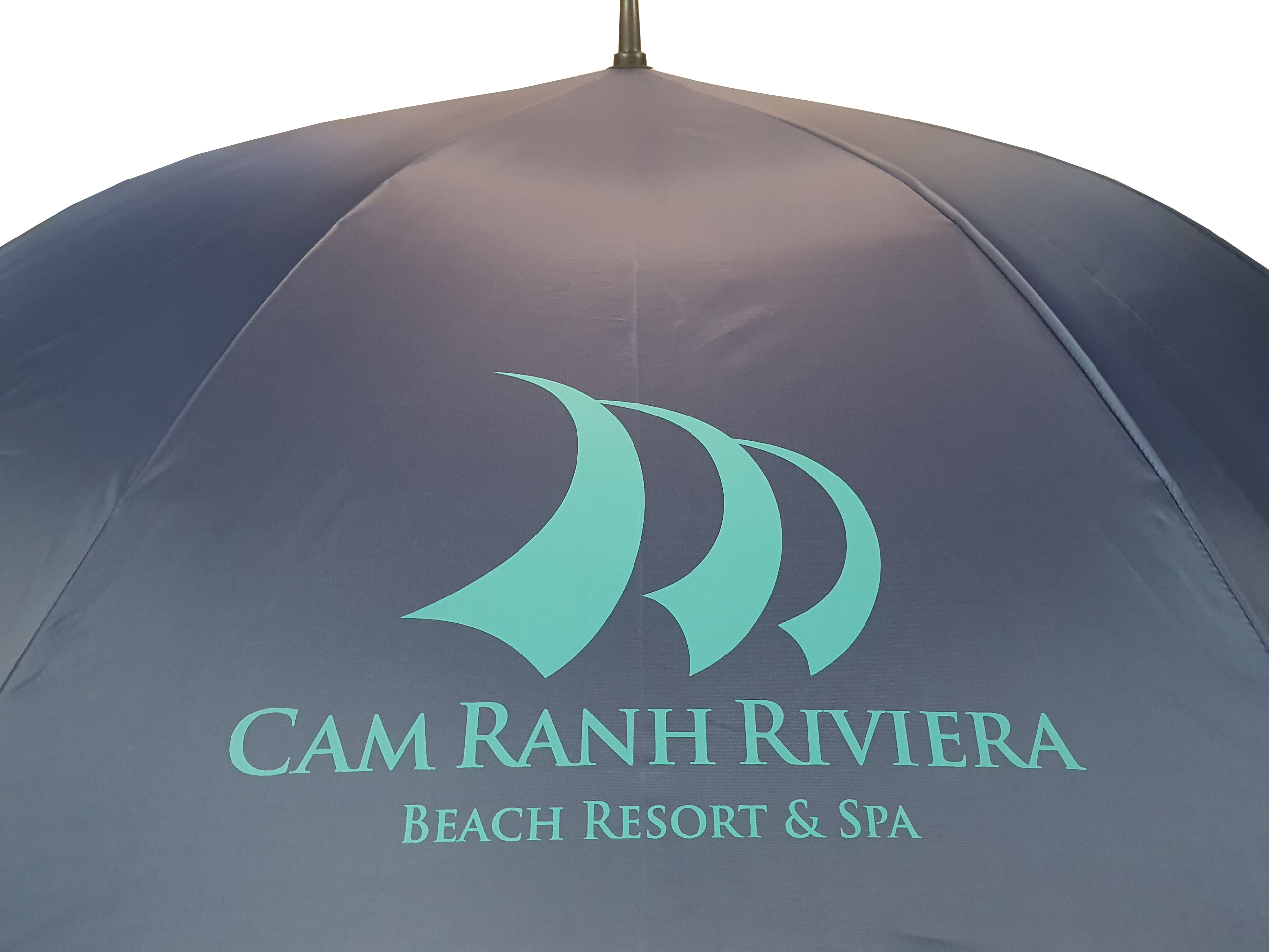 Chiếc ô dù cầm tay quảng cáo cán dài in logo của Cam Ranh Riviera Beach Resort & Spa