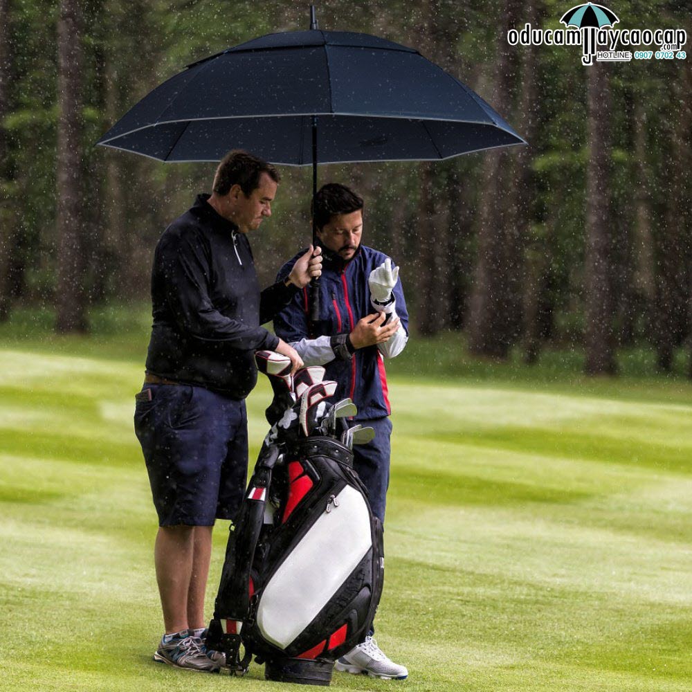 Dù golf giúp bảo vệ người chơi khỏi những tác động từ môi trường xung quanh